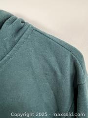 MaxSold Auction: Women&#39;s Aeropostale Logo Green Zip-Up Hooded Sweatshirt, Size L - Cobourg (Ontario, Canada) SELLER MANAGED Reseller  Online Auction - Burnham Street