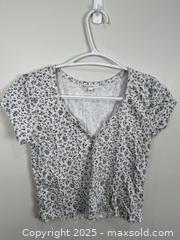 MaxSold Auction: Women&#39;s Antistar Cropped Floral Baby Tee, Size L - Cobourg (Ontario, Canada) SELLER MANAGED Reseller  Online Auction - Burnham Street