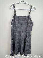 MaxSold Auction: Women&#39;s Ardene Houndstooth Spaghetti Strap Long Top, Size M - Cobourg (Ontario, Canada) SELLER MANAGED Reseller  Online Auction - Burnham Street