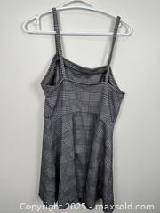 MaxSold Auction: Women&#39;s Ardene Houndstooth Spaghetti Strap Long Top, Size M - Cobourg (Ontario, Canada) SELLER MANAGED Reseller  Online Auction - Burnham Street