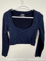 MaxSold Auction: Women&#39;s Garage Navy Blue Scoop Neck Cropped Long Sleeved Top, Size M - Cobourg (Ontario, Canada) SELLER MANAGED Reseller  Online Auction - Burnham Street
