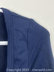 MaxSold Auction: Women&#39;s Garage Navy Blue Scoop Neck Cropped Long Sleeved Top, Size M - Cobourg (Ontario, Canada) SELLER MANAGED Reseller  Online Auction - Burnham Street