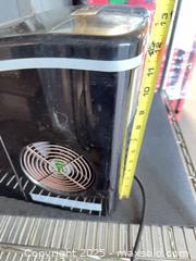 MaxSold Auction: Counter Top Ice Maker - Cocoa (Florida, USA) SELLER MANAGED Estate Sale Online Auction - Broadcast Court.