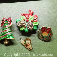 MaxSold Auction: 4 Christmas Brooches Pins Christmas tree - Grimsby (Ontario, Canada) SELLER MANAGED Reseller Online Auction - Mountview Avenue