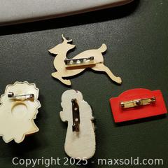 MaxSold Auction: 4 Christmas Brooches Pins Snowman Merry Christmas - Grimsby (Ontario, Canada) SELLER MANAGED Reseller Online Auction - Mountview Avenue