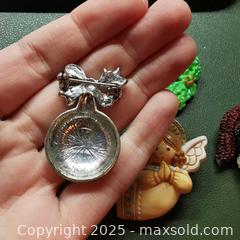 MaxSold Auction: 4 Christmas Brooches Pins Wreath Angel - Grimsby (Ontario, Canada) SELLER MANAGED Reseller Online Auction - Mountview Avenue