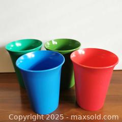 MaxSold Auction: 4 Retro Small Tupperware Plastic Cups - Grimsby (Ontario, Canada) SELLER MANAGED Reseller Online Auction - Mountview Avenue