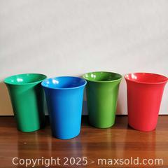 MaxSold Auction: 4 Retro Small Tupperware Plastic Cups - Grimsby (Ontario, Canada) SELLER MANAGED Reseller Online Auction - Mountview Avenue