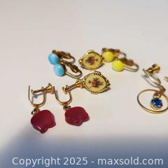 MaxSold Auction: 4 Sets of Retro Earrings Clipons/Screwback - Grimsby (Ontario, Canada) SELLER MANAGED Reseller Online Auction - Mountview Avenue