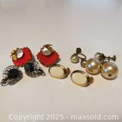 MaxSold Auction: 4 Sets of Retro Earrings Clipons/Screwbacks - Grimsby (Ontario, Canada) SELLER MANAGED Reseller Online Auction - Mountview Avenue