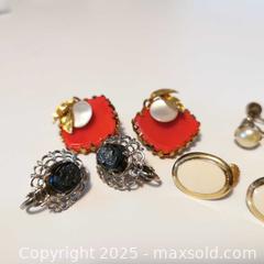 MaxSold Auction: 4 Sets of Retro Earrings Clipons/Screwbacks - Grimsby (Ontario, Canada) SELLER MANAGED Reseller Online Auction - Mountview Avenue