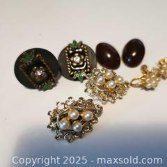 MaxSold Auction: 4 Sets of Retro Earrings Clipons/Screwbacks - Grimsby (Ontario, Canada) SELLER MANAGED Reseller Online Auction - Mountview Avenue
