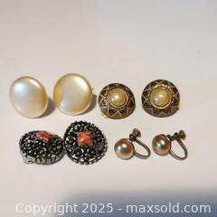 MaxSold Auction: 4 Sets of Retro Earrings Clipons/Screwbacks - Grimsby (Ontario, Canada) SELLER MANAGED Reseller Online Auction - Mountview Avenue