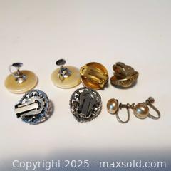 MaxSold Auction: 4 Sets of Retro Earrings Clipons/Screwbacks - Grimsby (Ontario, Canada) SELLER MANAGED Reseller Online Auction - Mountview Avenue