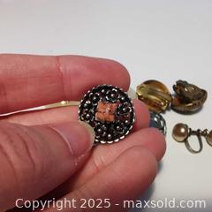 MaxSold Auction: 4 Sets of Retro Earrings Clipons/Screwbacks - Grimsby (Ontario, Canada) SELLER MANAGED Reseller Online Auction - Mountview Avenue