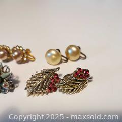 MaxSold Auction: 4 Sets of Retro Earrings Clipons/Screwbacks - Grimsby (Ontario, Canada) SELLER MANAGED Reseller Online Auction - Mountview Avenue