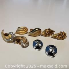 MaxSold Auction: 4 Sets of Retro Earrings Clipons/Screwbacks - Grimsby (Ontario, Canada) SELLER MANAGED Reseller Online Auction - Mountview Avenue