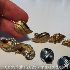 MaxSold Auction: 4 Sets of Retro Earrings Clipons/Screwbacks - Grimsby (Ontario, Canada) SELLER MANAGED Reseller Online Auction - Mountview Avenue