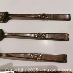 MaxSold Auction: 4 Silverplate cutlery - Grimsby (Ontario, Canada) SELLER MANAGED Reseller Online Auction - Mountview Avenue