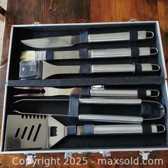 MaxSold Auction: BBQ Set in Case Never Used but some Damage - Grimsby (Ontario, Canada) SELLER MANAGED Reseller Online Auction - Mountview Avenue