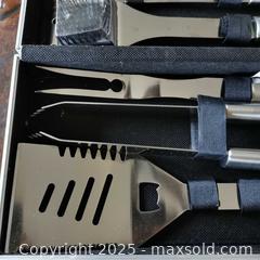 MaxSold Auction: BBQ Set in Case Never Used but some Damage - Grimsby (Ontario, Canada) SELLER MANAGED Reseller Online Auction - Mountview Avenue