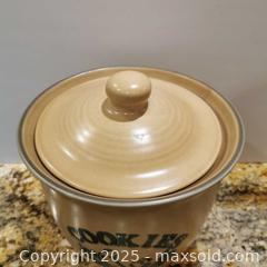MaxSold Auction: Ceramic Cookie Jar Pfaltzgraff Folk Art - Grimsby (Ontario, Canada) SELLER MANAGED Reseller Online Auction - Mountview Avenue