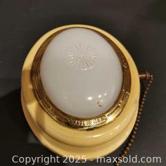 MaxSold Auction: Eveready Wall Sconce Pull Cord Vintage UNTESTED - Grimsby (Ontario, Canada) SELLER MANAGED Reseller Online Auction - Mountview Avenue