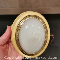 MaxSold Auction: Eveready Wall Sconce Pull Cord Vintage UNTESTED - Grimsby (Ontario, Canada) SELLER MANAGED Reseller Online Auction - Mountview Avenue