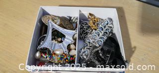 MaxSold Auction: Mixed Lot of Jewelry Bits and Bobs - Grimsby (Ontario, Canada) SELLER MANAGED Reseller Online Auction - Mountview Avenue