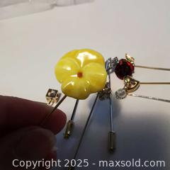 MaxSold Auction: Mixed Lot of Retro Stick Pins - Grimsby (Ontario, Canada) SELLER MANAGED Reseller Online Auction - Mountview Avenue