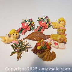 MaxSold Auction: Mixed Lot of Retro/Vintage Brooches - Grimsby (Ontario, Canada) SELLER MANAGED Reseller Online Auction - Mountview Avenue