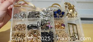 MaxSold Auction: Necklaces and Chains - Grimsby (Ontario, Canada) SELLER MANAGED Reseller Online Auction - Mountview Avenue