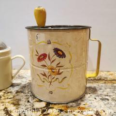 MaxSold Auction: Pampered Chef Sugar Shaker and Vintage Flour Sifter  - Grimsby (Ontario, Canada) SELLER MANAGED Reseller Online Auction - Mountview Avenue