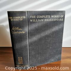 MaxSold Auction: The Complete Works of William Shakespeare Hardcover Book - Grimsby (Ontario, Canada) SELLER MANAGED Reseller Online Auction - Mountview Avenue