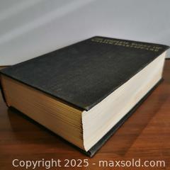 MaxSold Auction: The Complete Works of William Shakespeare Hardcover Book - Grimsby (Ontario, Canada) SELLER MANAGED Reseller Online Auction - Mountview Avenue