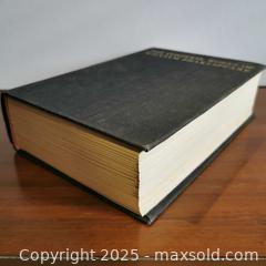 MaxSold Auction: The Complete Works of William Shakespeare Hardcover Book - Grimsby (Ontario, Canada) SELLER MANAGED Reseller Online Auction - Mountview Avenue