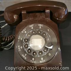 MaxSold Auction: Vintage Brown Rotary Telephone - Grimsby (Ontario, Canada) SELLER MANAGED Reseller Online Auction - Mountview Avenue