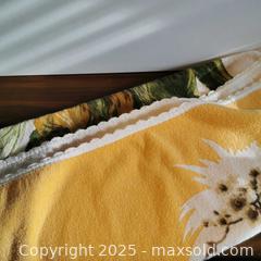 MaxSold Auction: Vintage Wedding Towel Made in Italy - Grimsby (Ontario, Canada) SELLER MANAGED Reseller Online Auction - Mountview Avenue