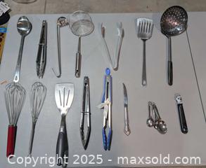 MaxSold Auction: Mixed Kitchen Utensil Lot, Approximately 15 Pieces - London (Ontario, Canada) SELLER MANAGED Downsizing Online Auction - Brock Street