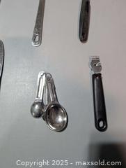 MaxSold Auction: Mixed Kitchen Utensil Lot, Approximately 15 Pieces - London (Ontario, Canada) SELLER MANAGED Downsizing Online Auction - Brock Street