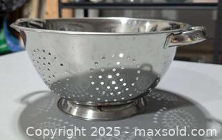 MaxSold Auction: Stainless Steel Colander 10–12 in with Dual Loop Handles - London (Ontario, Canada) SELLER MANAGED Downsizing Online Auction - Brock Street