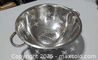 MaxSold Auction: Stainless Steel Colander 10–12 in with Dual Loop Handles - London (Ontario, Canada) SELLER MANAGED Downsizing Online Auction - Brock Street