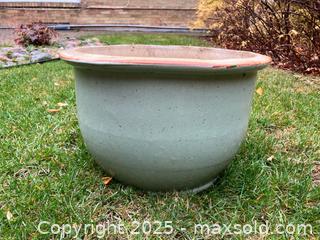 MaxSold Auction: Fabulous very large celadon glazed planter and deep blue glaze rectangular planter - Toronto (Ontario, Canada) SELLER MANAGED Downsizing Online Auction -  Ridelle Avenue