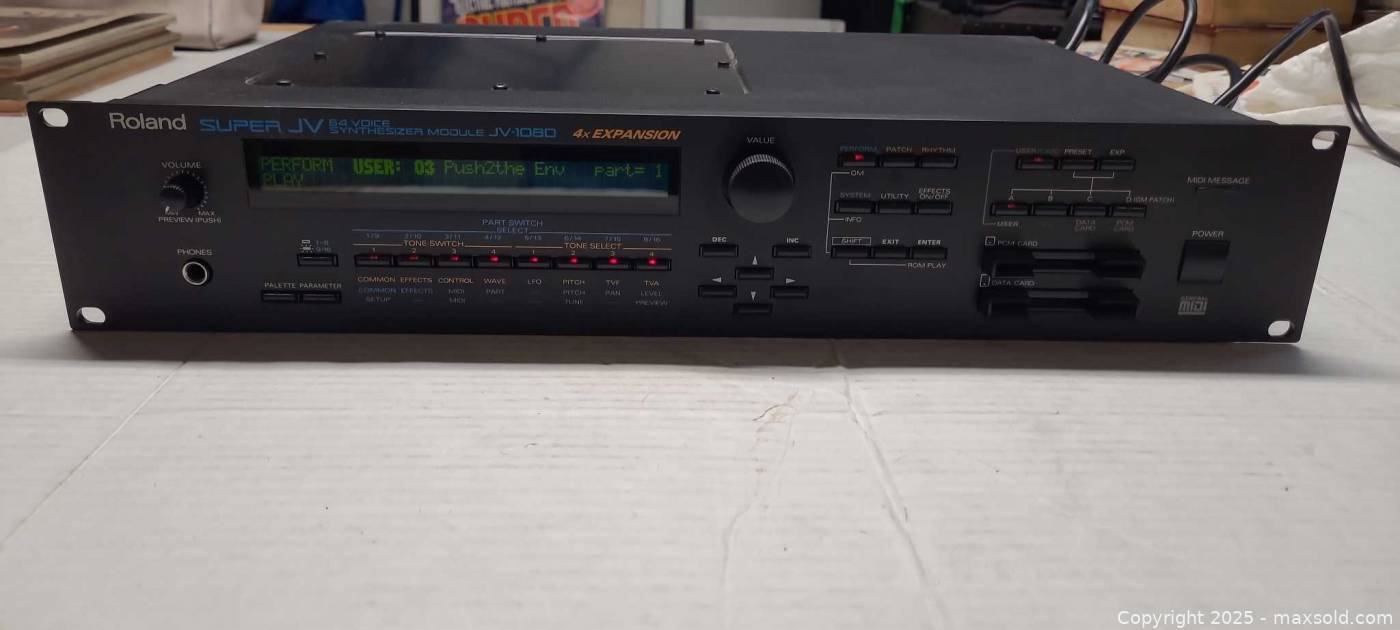 Roland Super JV-1080 rackmount synthesizer | Maxsold