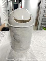 MaxSold Auction: Round Off-White Plastic Waste Bin with Swing Lid, 5 L - Toronto (Ontario, Canada) SELLER MANAGED Downsizing Online Auction - Duncan Mills Road (STORAGE)