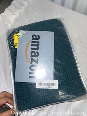 MaxSold Auction: Teal Waffle-Weave Throw Blanket, Amazon-branded - Toronto (Ontario, Canada) SELLER MANAGED Downsizing Online Auction - Duncan Mills Road (STORAGE)