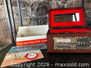 MaxSold Auction: Pair Vintage Radio/ Jewelry Box / Bank - Stoughton (Massachusetts, USA) SELLER MANAGED Downsizing Online Auction - West Street