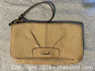 MaxSold Auction: Vintage Coach Wristlet Handbag Wallet Purse  - Stoughton (Massachusetts, USA) SELLER MANAGED Downsizing Online Auction - West Street