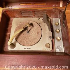 MaxSold Auction: Vintage RCA Victor Record Player / Turntable - Stoughton (Massachusetts, USA) SELLER MANAGED Downsizing Online Auction - West Street