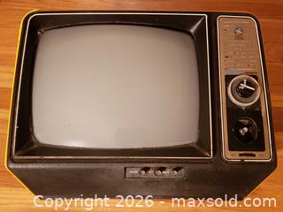 MaxSold Auction: Vintage TV Set by GE - Stoughton (Massachusetts, USA) SELLER MANAGED Downsizing Online Auction - West Street